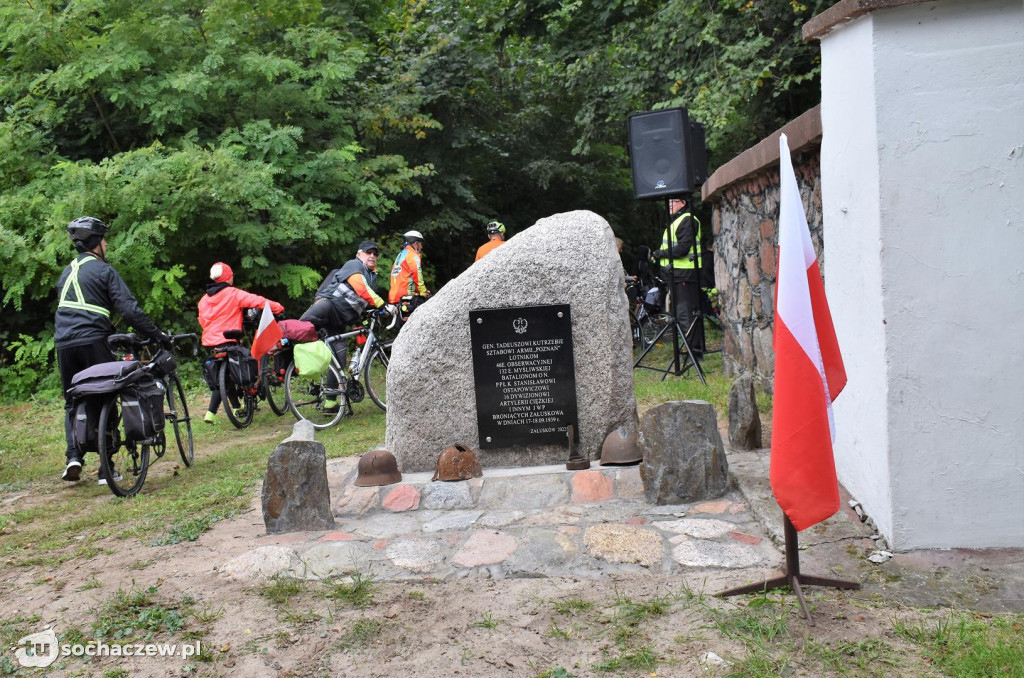 Odsłonięcie obelisku w Załuskowie