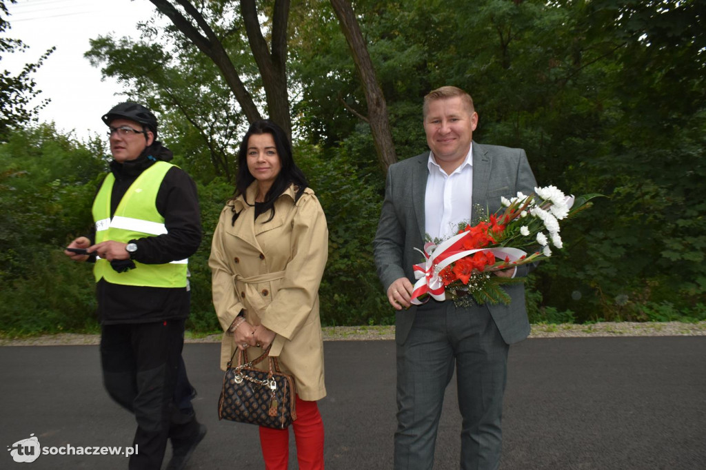 Odsłonięcie obelisku w Załuskowie