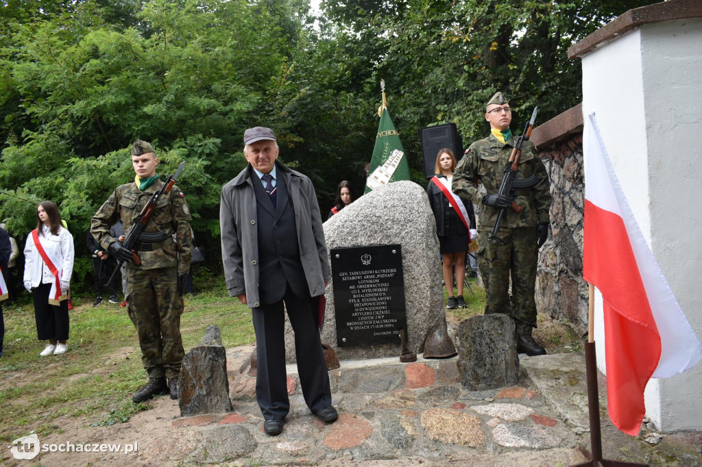 Odsłonięcie obelisku w Załuskowie