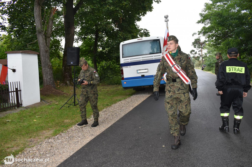 Odsłonięcie obelisku w Załuskowie