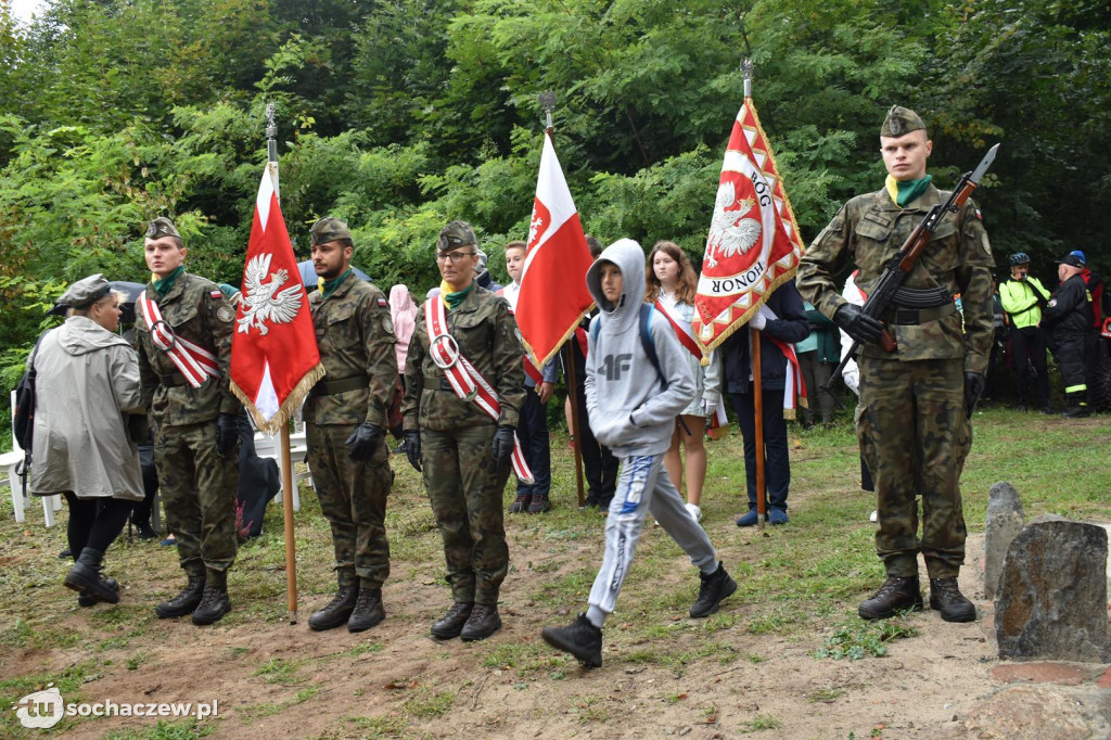 Odsłonięcie obelisku w Załuskowie