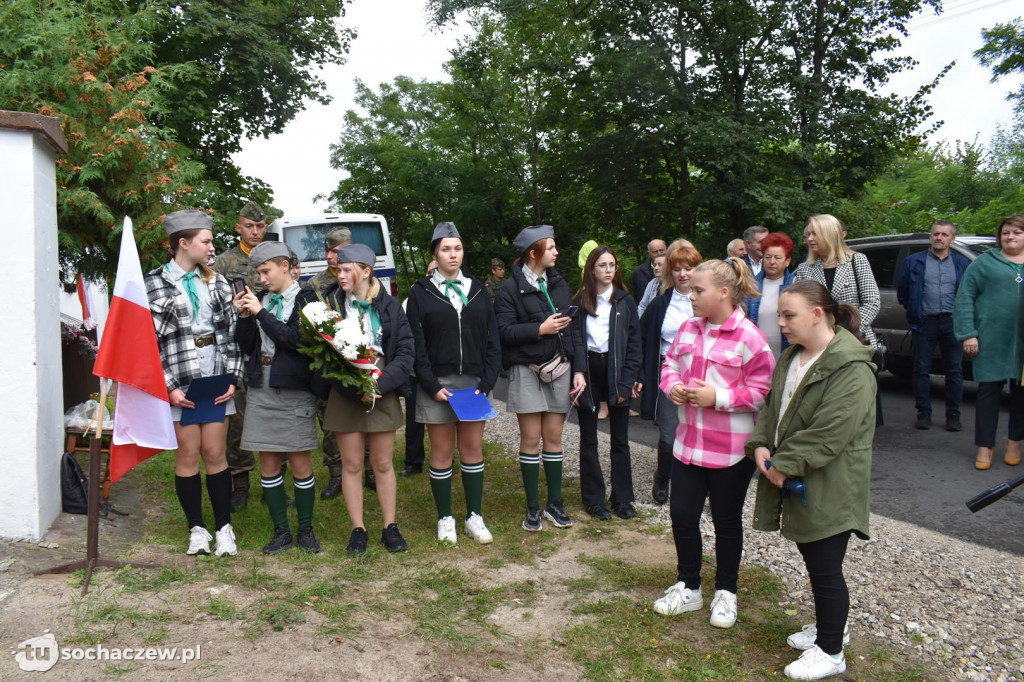 Odsłonięcie obelisku w Załuskowie