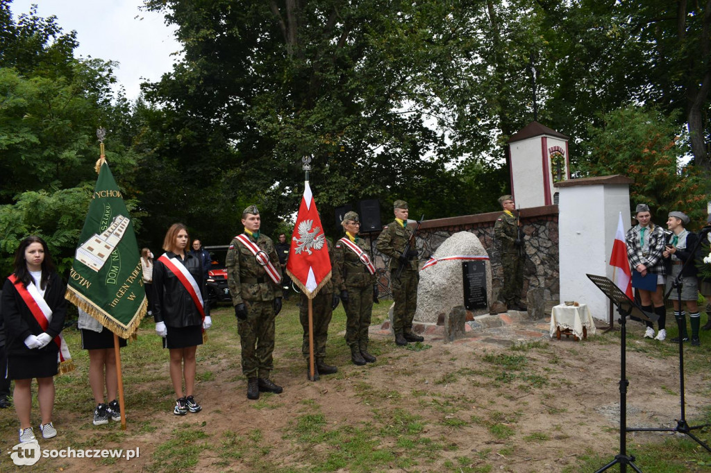 Odsłonięcie obelisku w Załuskowie