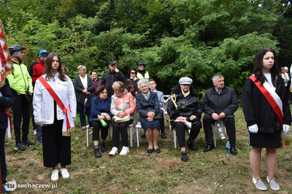 Odsłonięcie obelisku w Załuskowie