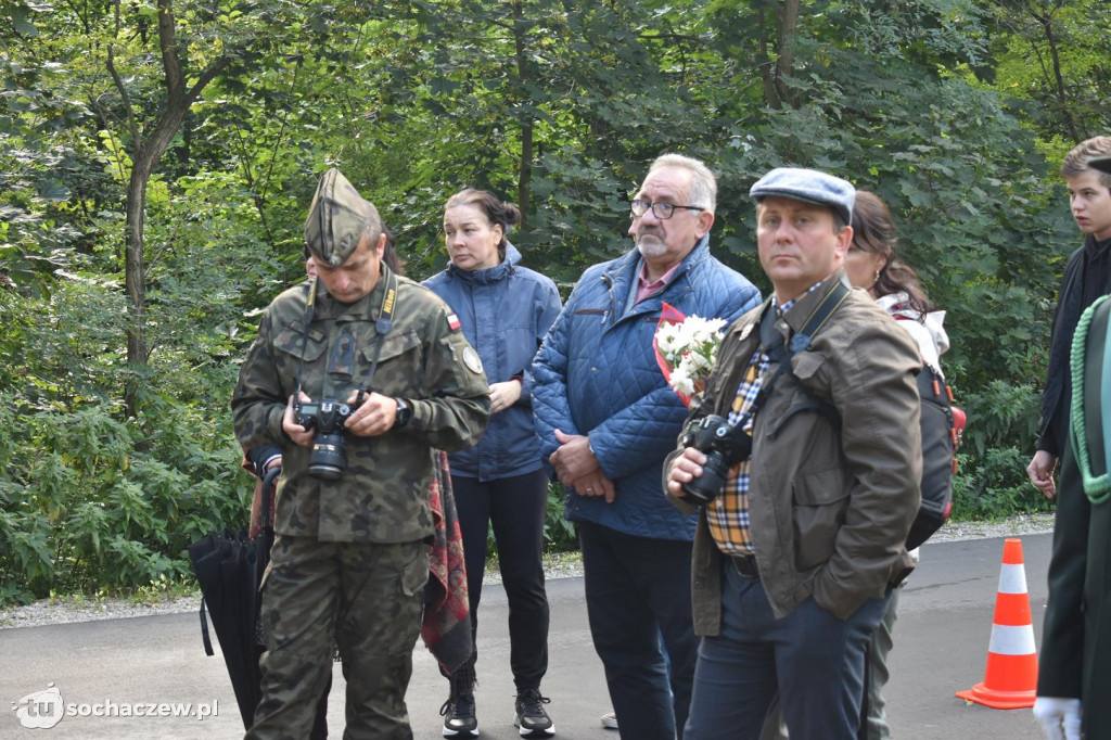 Odsłonięcie obelisku w Załuskowie