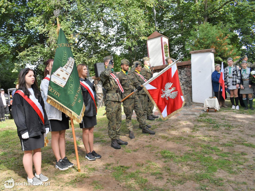 Odsłonięcie obelisku w Załuskowie