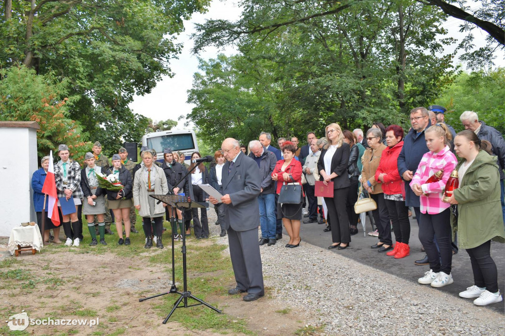 Odsłonięcie obelisku w Załuskowie