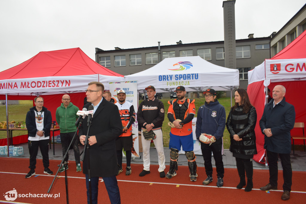 Zagraj w baseball na orliku w Młodzieszynie