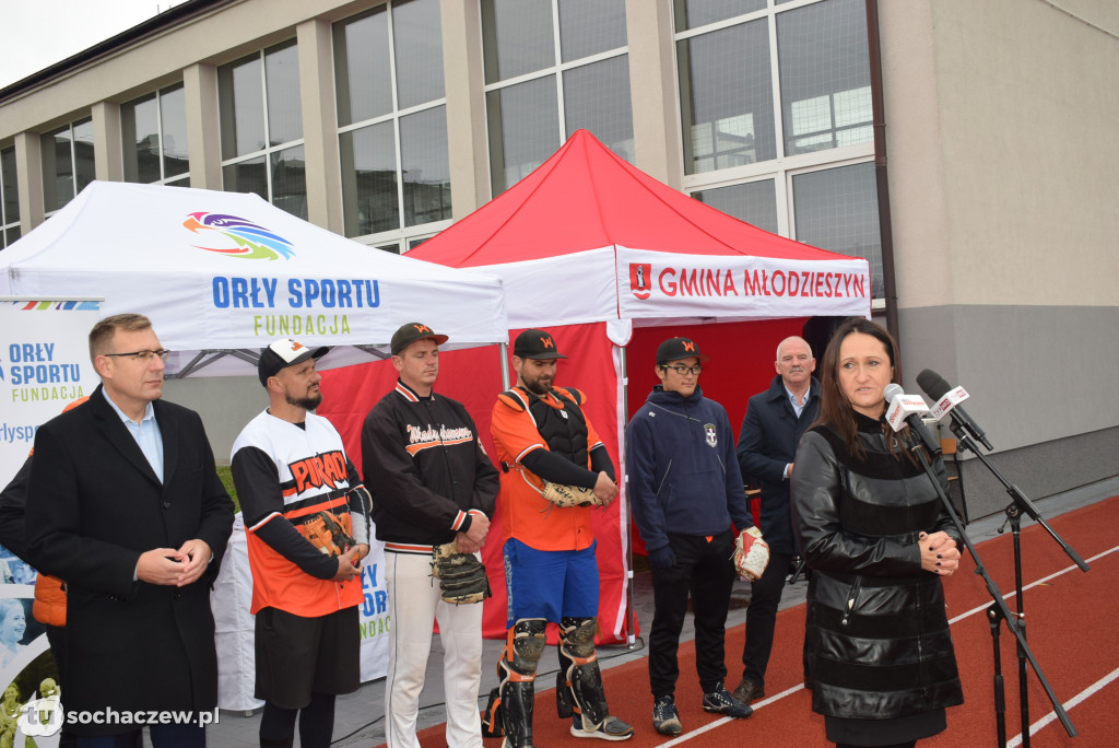 Zagraj w baseball na orliku w Młodzieszynie