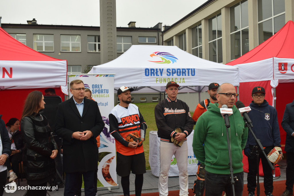 Zagraj w baseball na orliku w Młodzieszynie