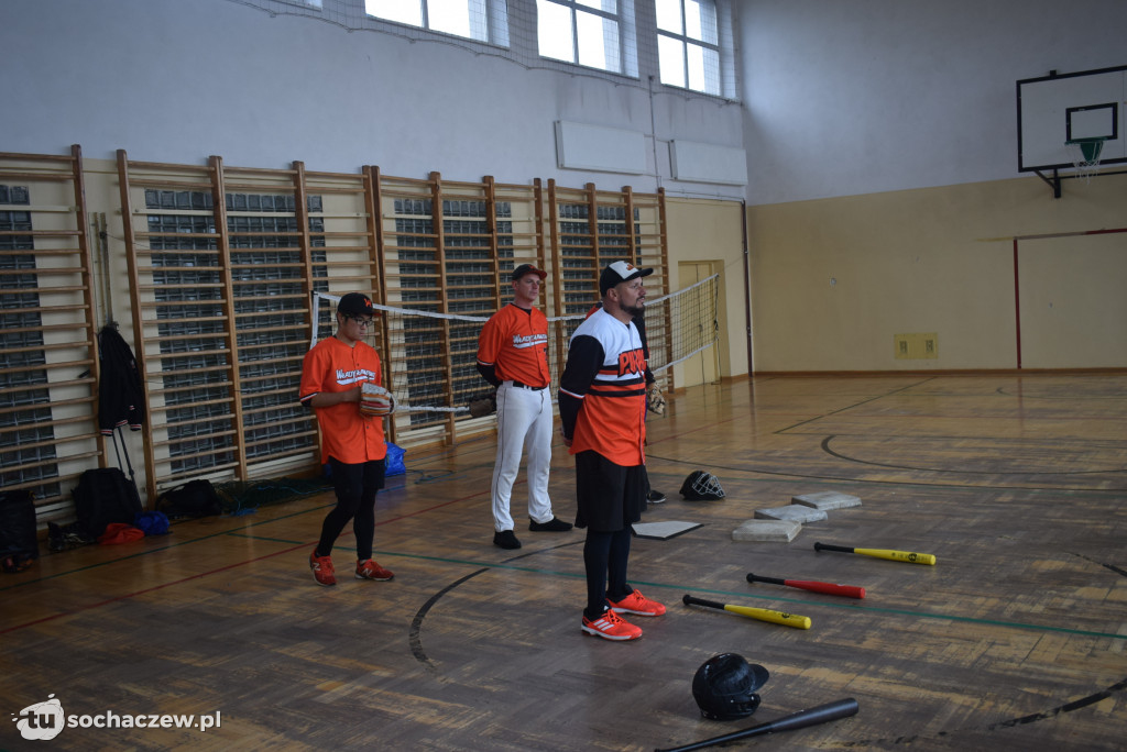 Zagraj w baseball na orliku w Młodzieszynie