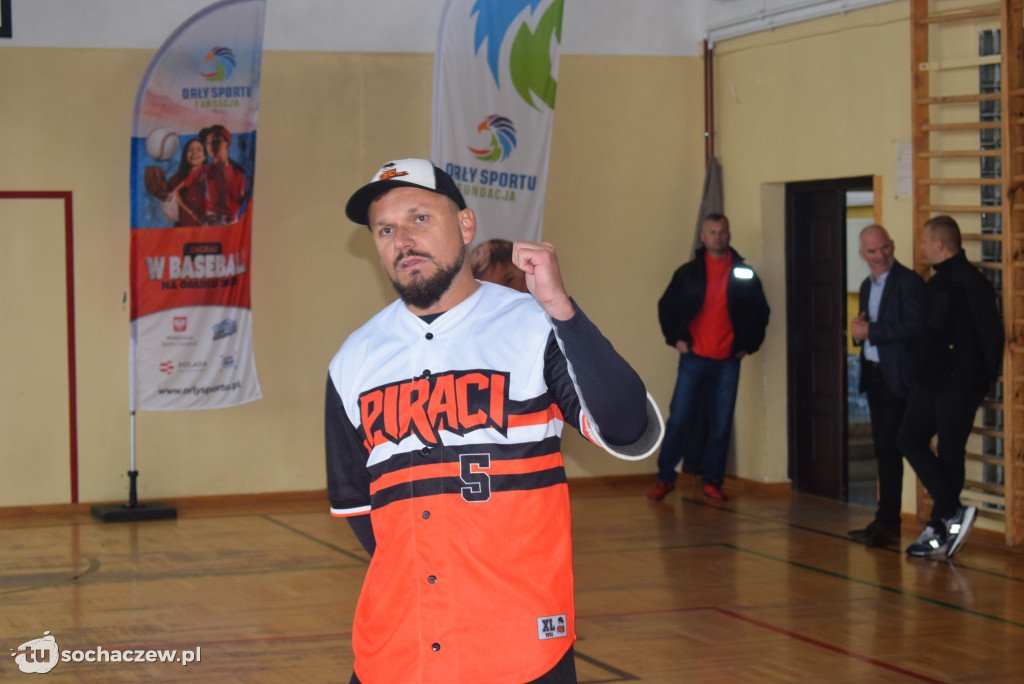 Zagraj w baseball na orliku w Młodzieszynie