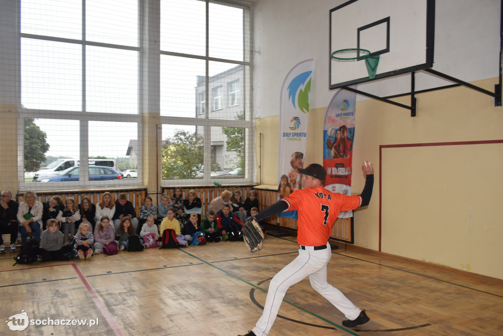 Zagraj w baseball na orliku w Młodzieszynie