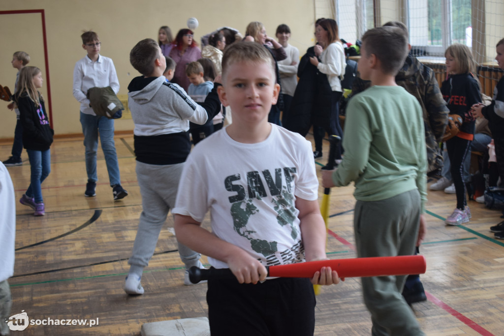 Zagraj w baseball na orliku w Młodzieszynie