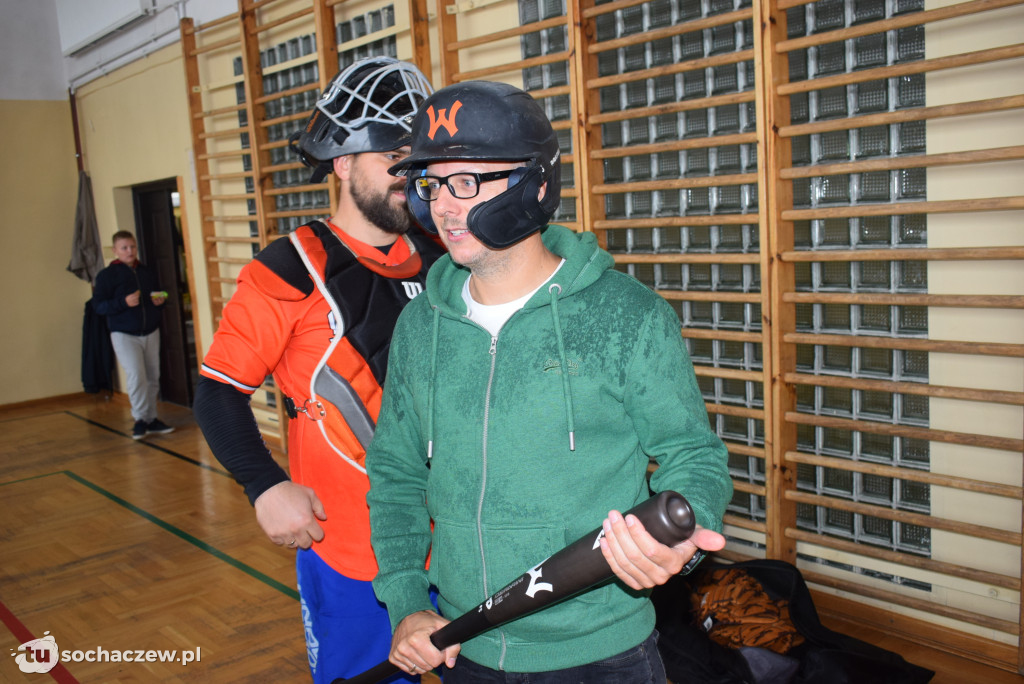 Zagraj w baseball na orliku w Młodzieszynie