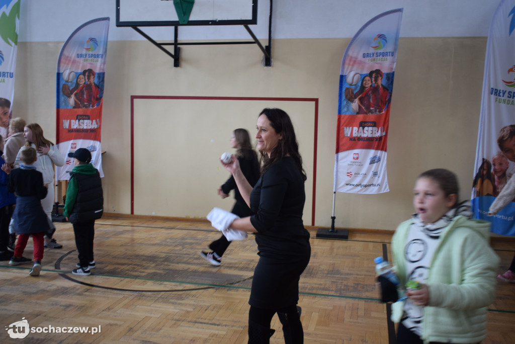Zagraj w baseball na orliku w Młodzieszynie