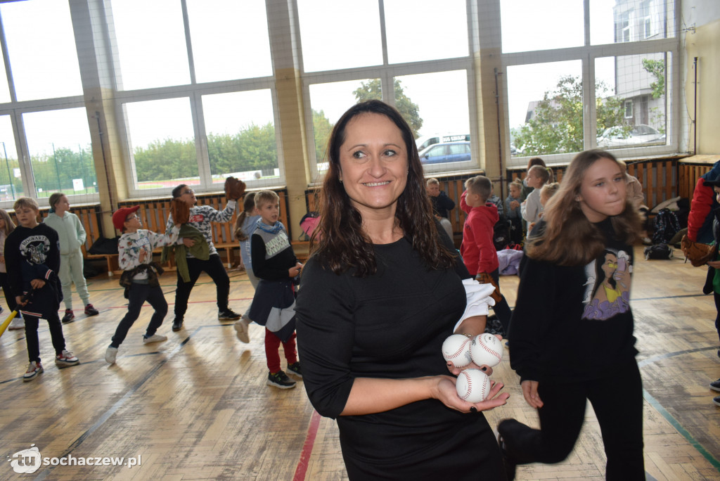 Zagraj w baseball na orliku w Młodzieszynie