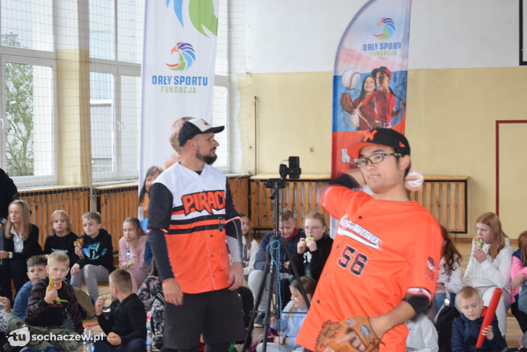 Zagraj w baseball na orliku w Młodzieszynie