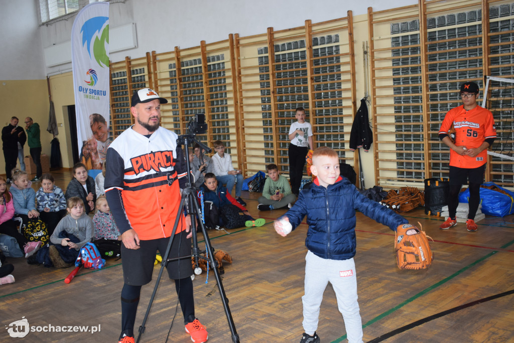 Zagraj w baseball na orliku w Młodzieszynie
