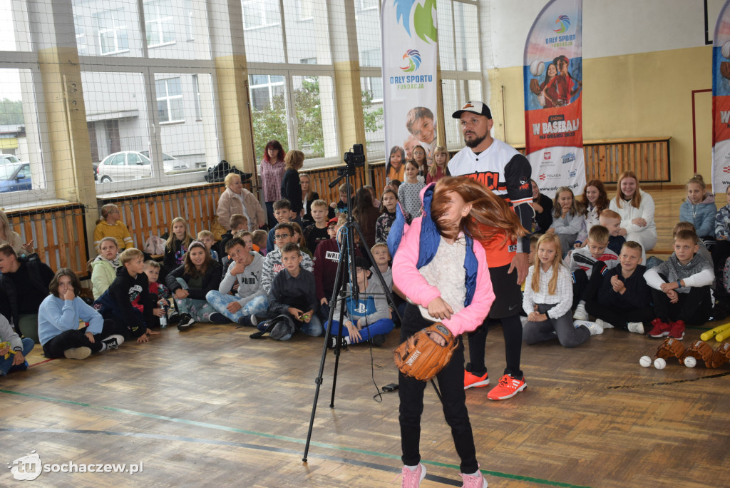 Zagraj w baseball na orliku w Młodzieszynie