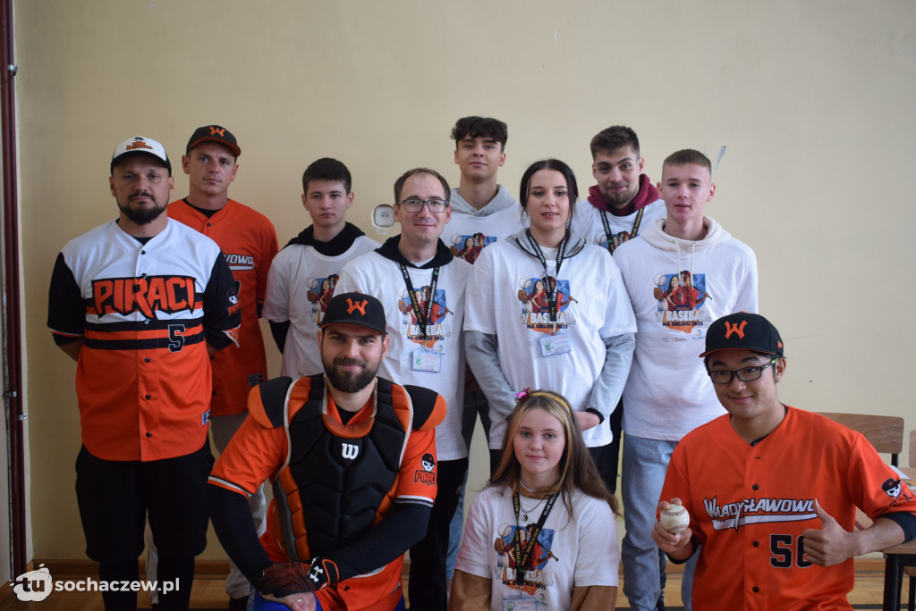 Zagraj w baseball na orliku w Młodzieszynie