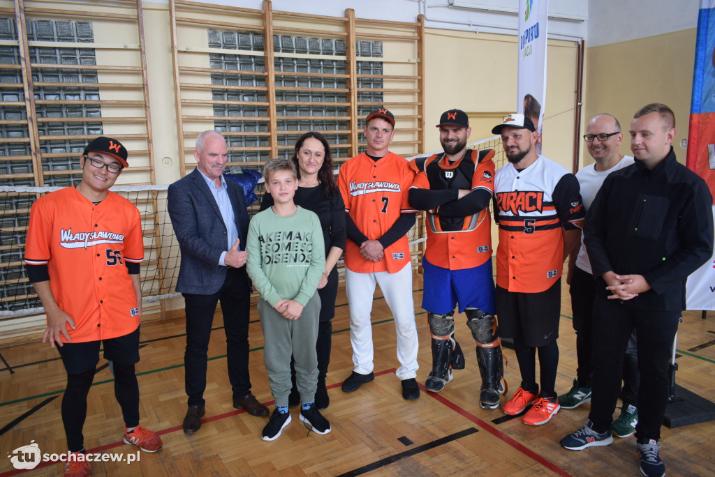Zagraj w baseball na orliku w Młodzieszynie