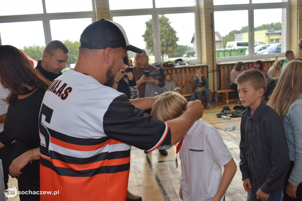 Zagraj w baseball na orliku w Młodzieszynie