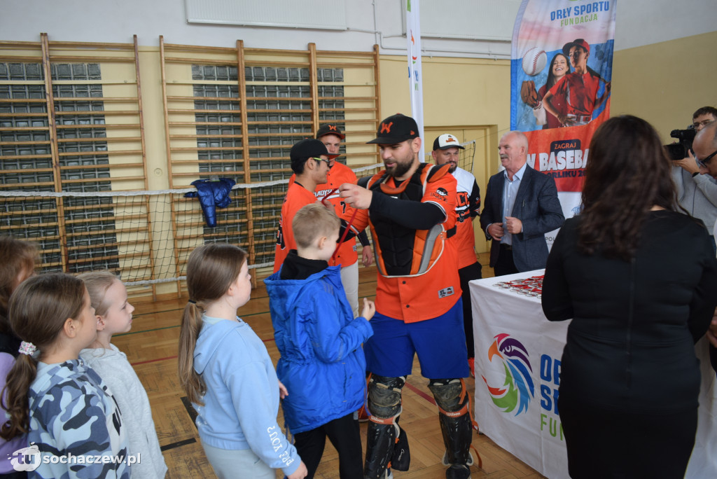 Zagraj w baseball na orliku w Młodzieszynie