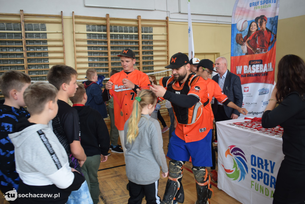 Zagraj w baseball na orliku w Młodzieszynie