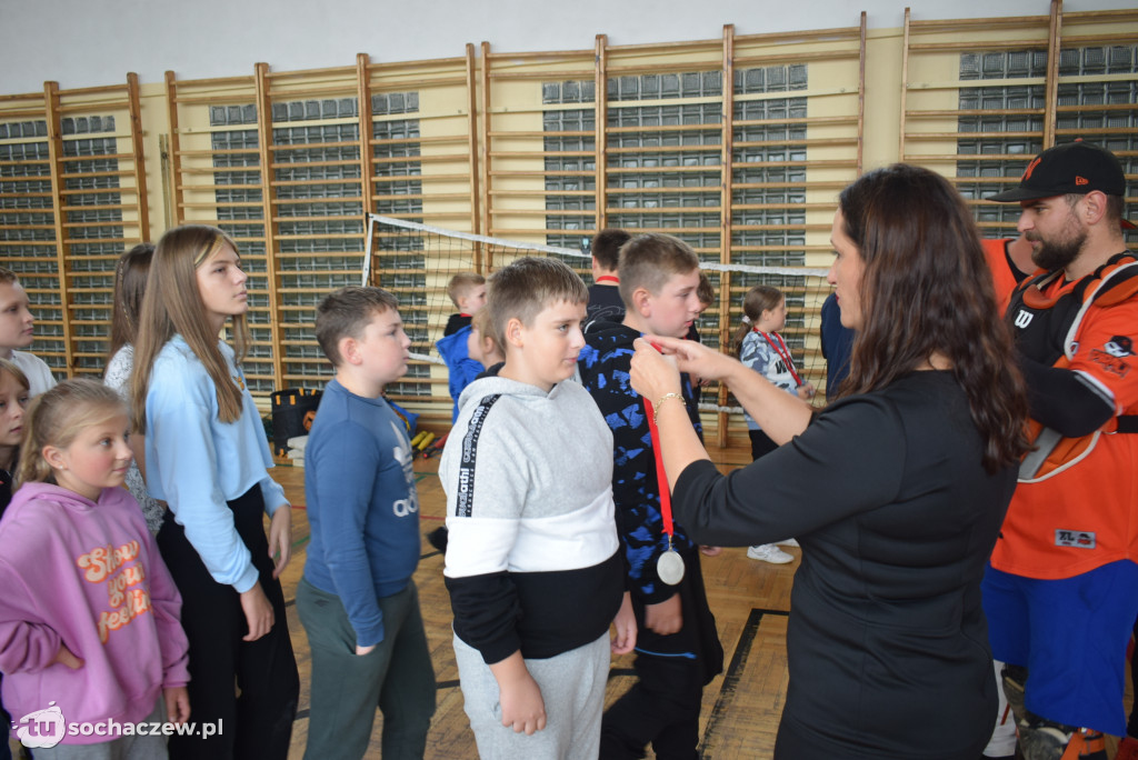 Zagraj w baseball na orliku w Młodzieszynie