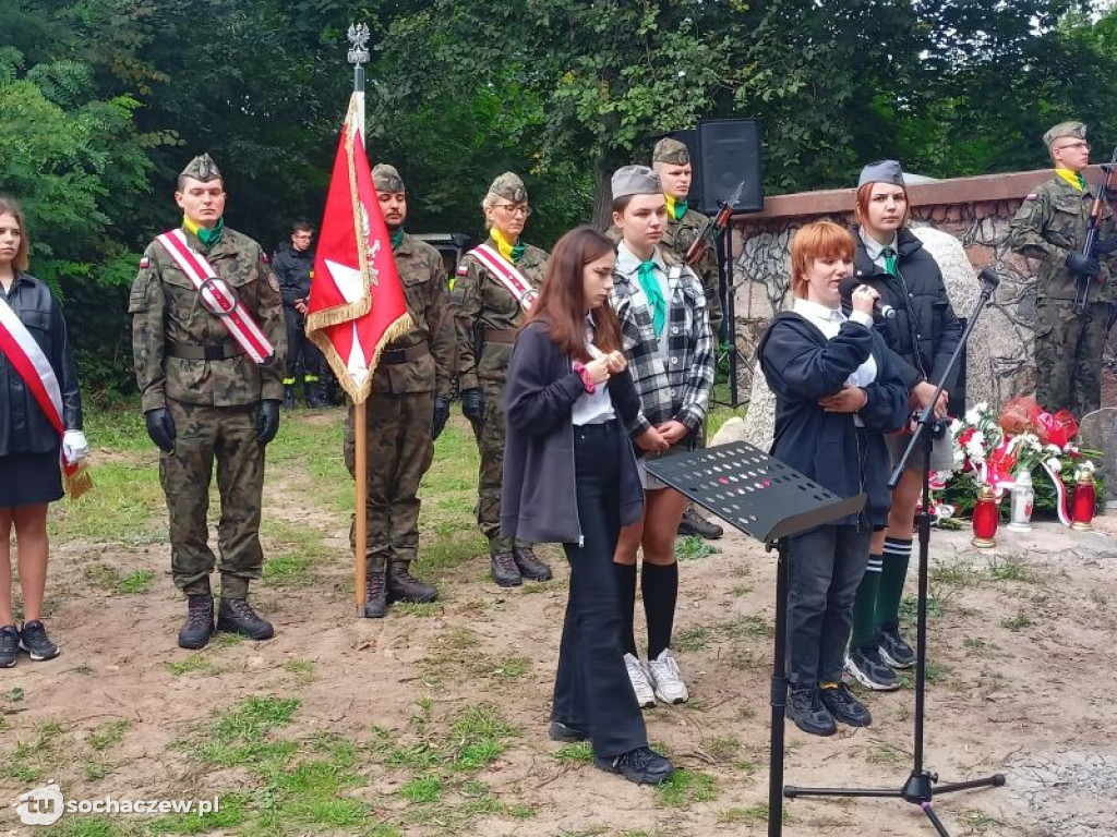 Odsłonięcie obelisku w Załuskowie