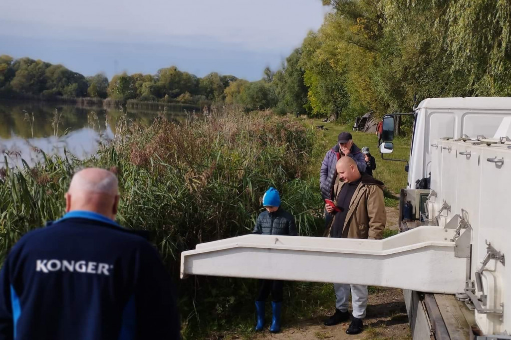Zarybianie Zalewu w Boryszewie