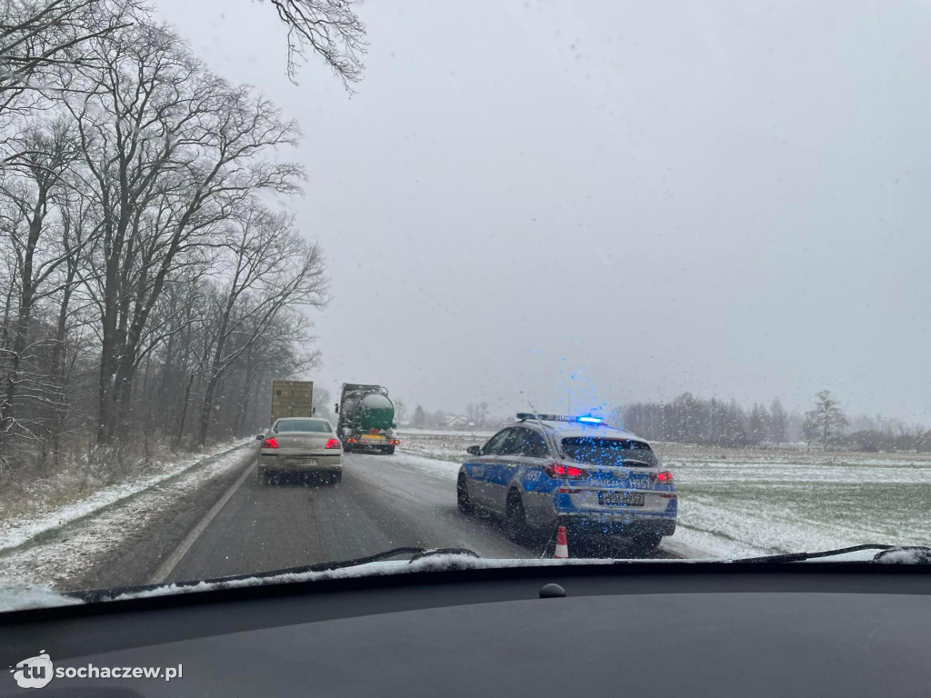 Trudne warunki na drogach powiatu