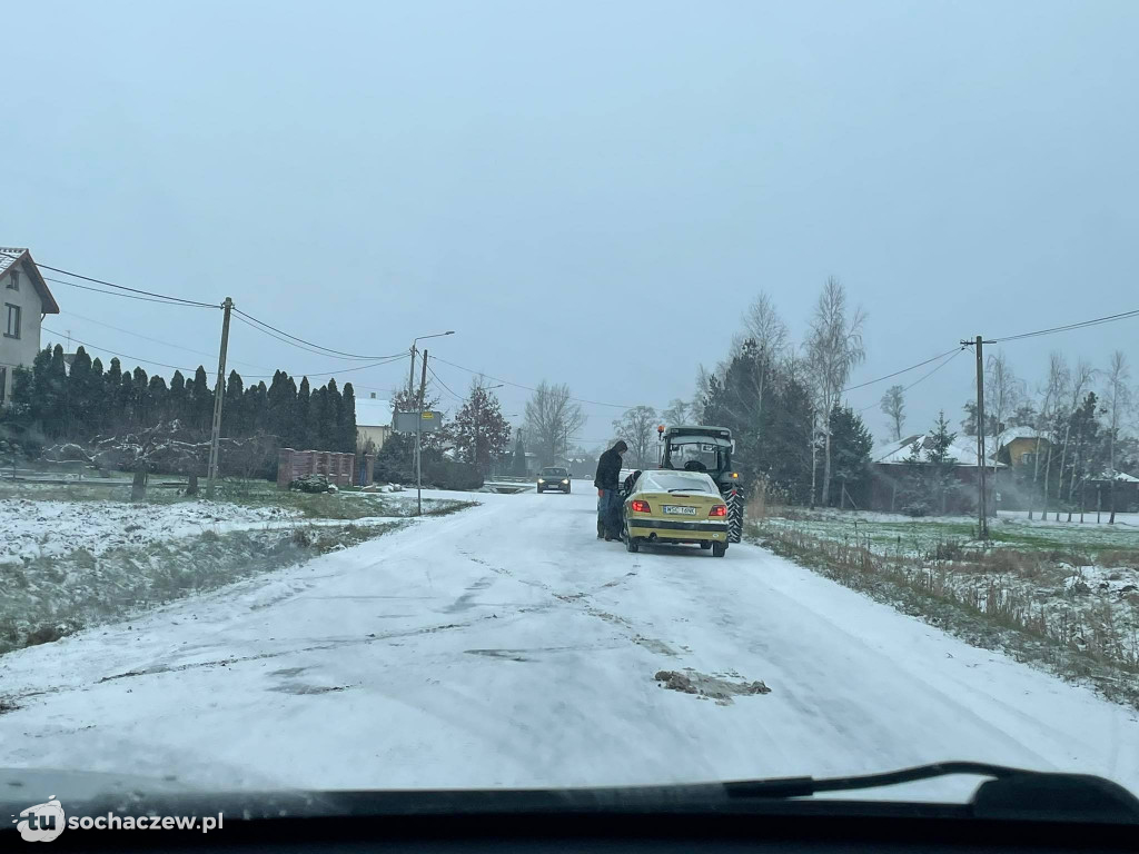 Trudne warunki na drogach powiatu