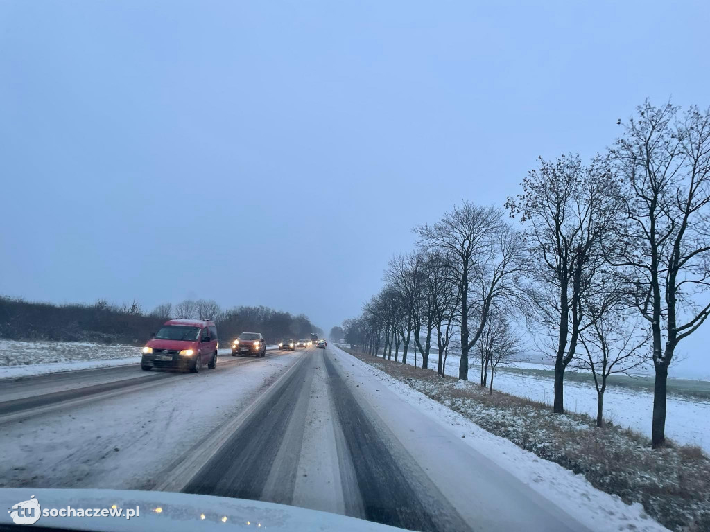 Trudne warunki na drogach powiatu
