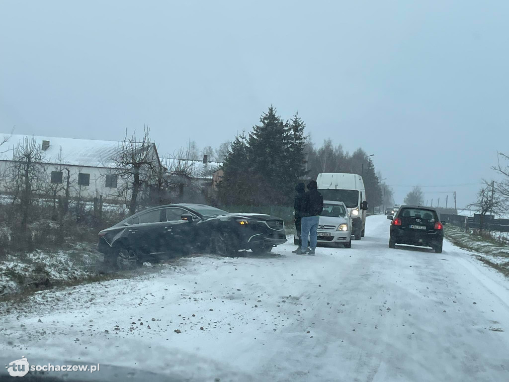 Trudne warunki na drogach powiatu
