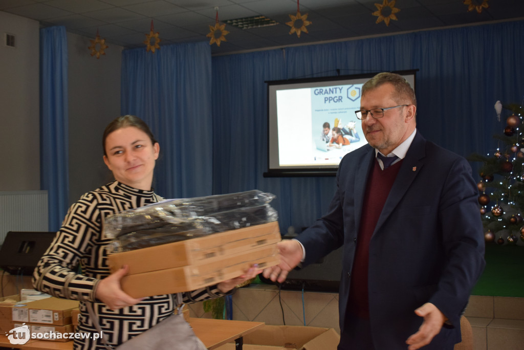Laptopy dla uczniów z gminy Iłów