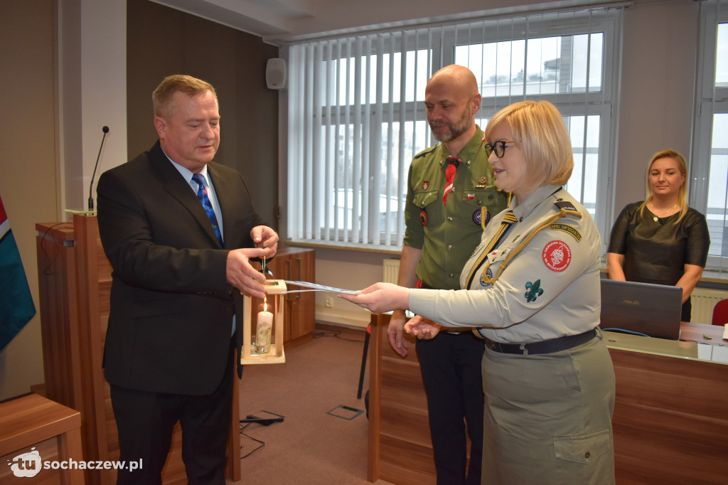 Z Betlejemskim Światłem i medalem na sesji