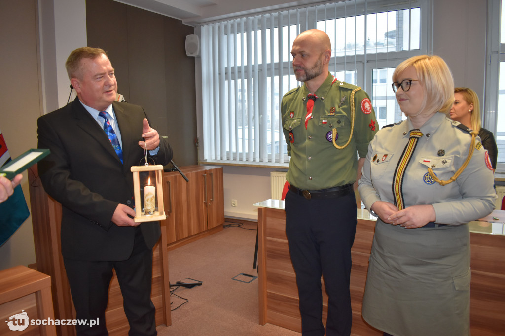 Z Betlejemskim Światłem i medalem na sesji