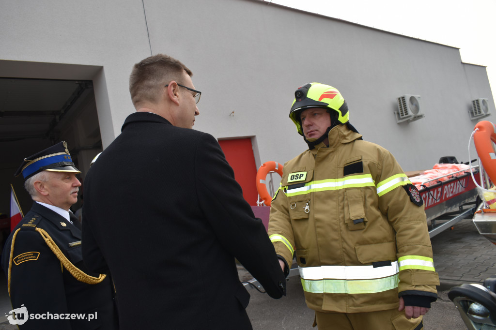 Przekazanie łodzi w Młodzieszynie
