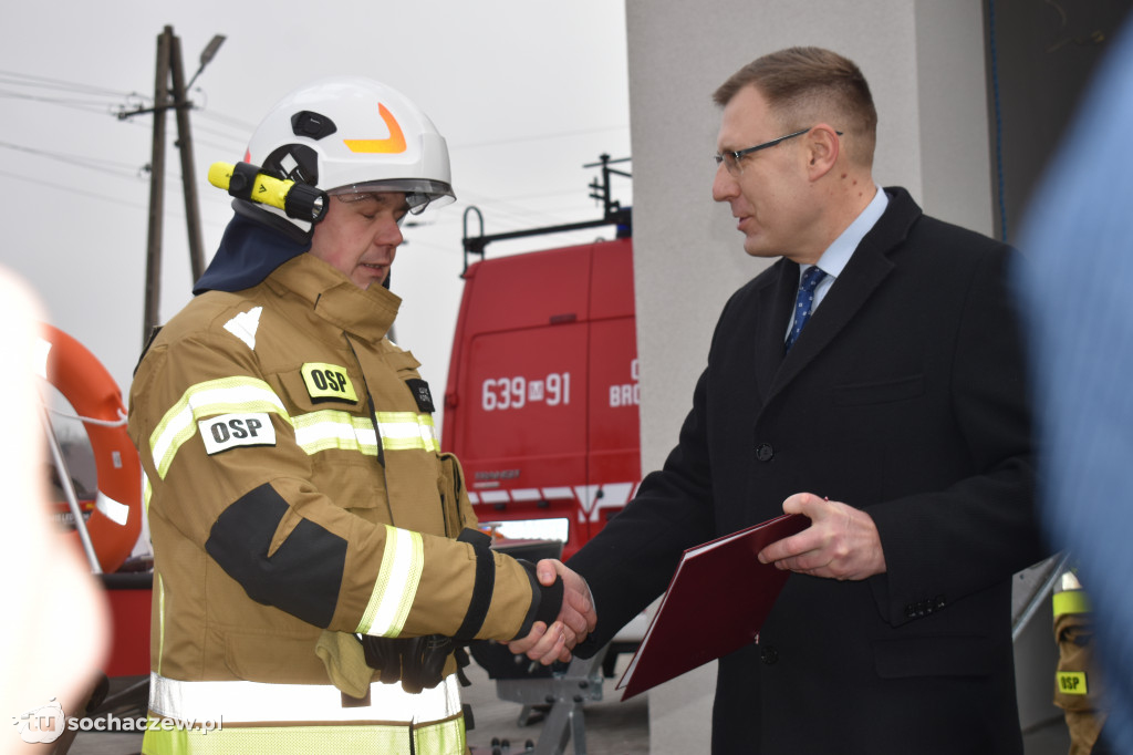 Przekazanie łodzi w Młodzieszynie