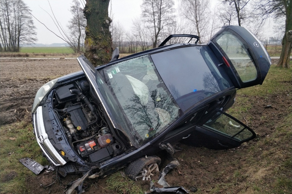 Zderzenie aut na DW 705 w Mizerce
