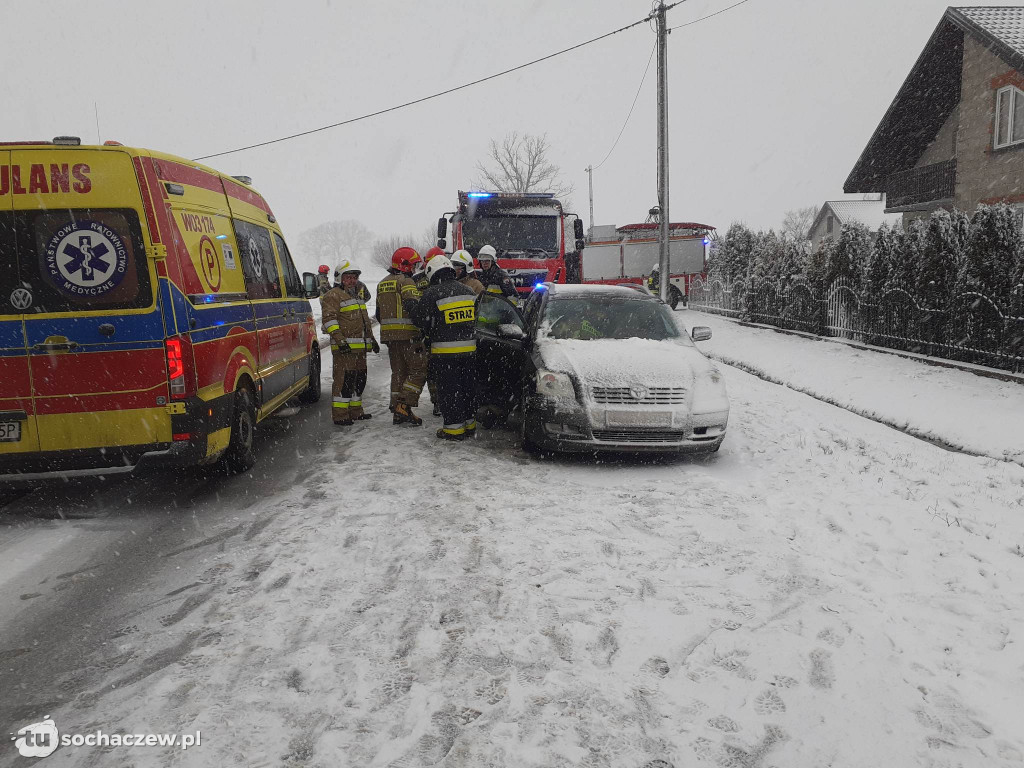  Śnieżyca nad powiatem i wypadek w Piotrowie