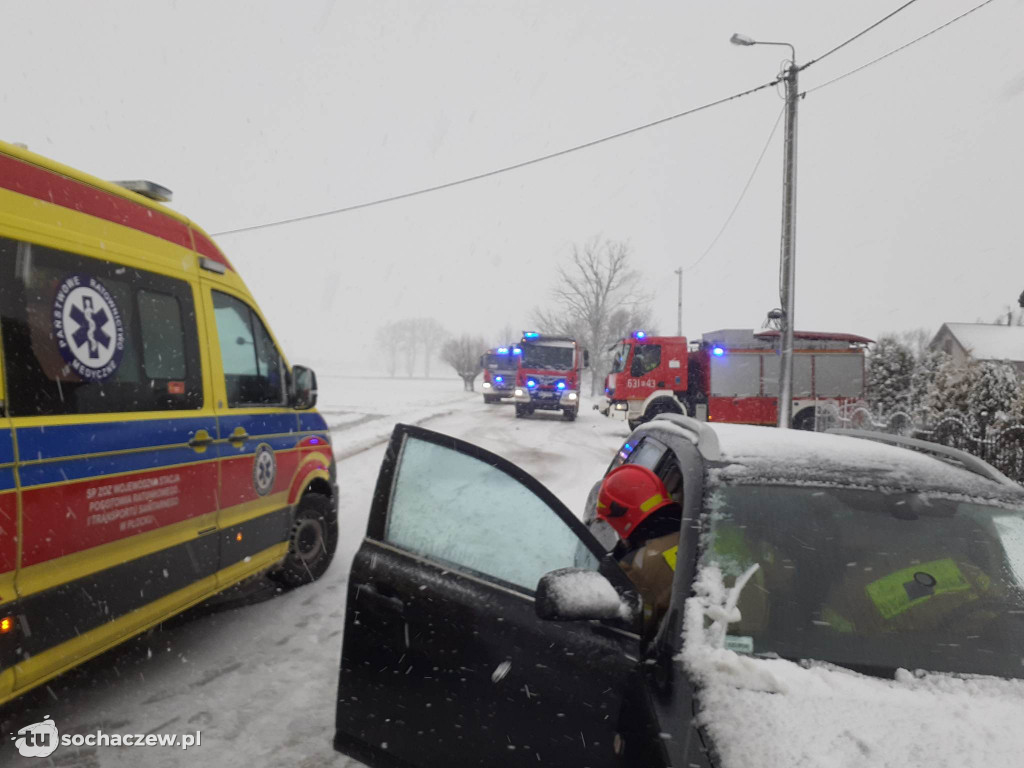  Śnieżyca nad powiatem i wypadek w Piotrowie