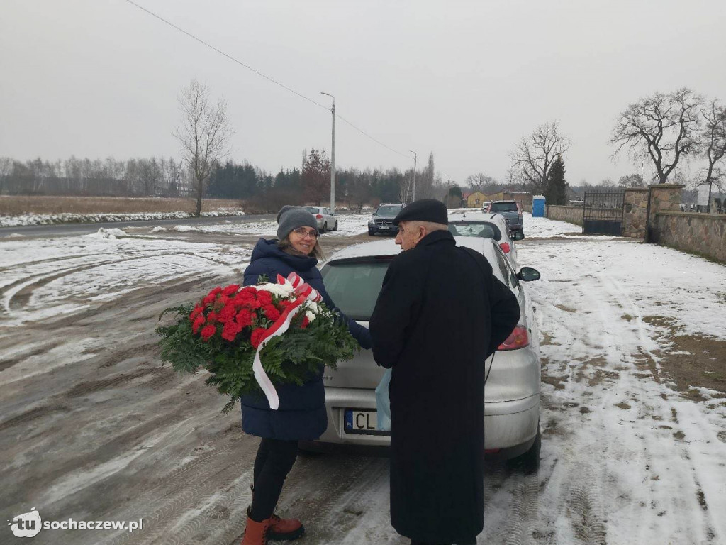 Przekazanie nieśmiertelnika Kazimierza Ciesielskiego rodzinie