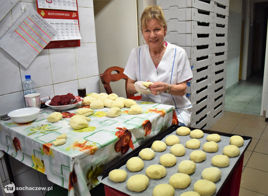 Produkcja pączków w Barze Społem
