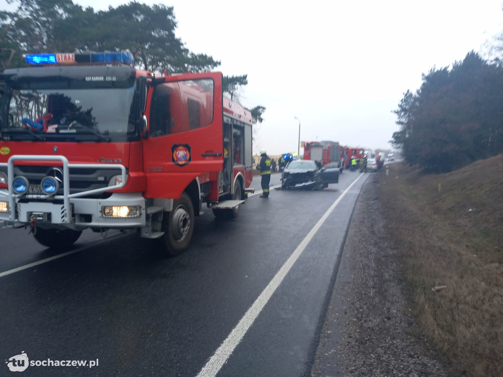 Zderzenie trzech aut na DK 50 w Młodzieszynku