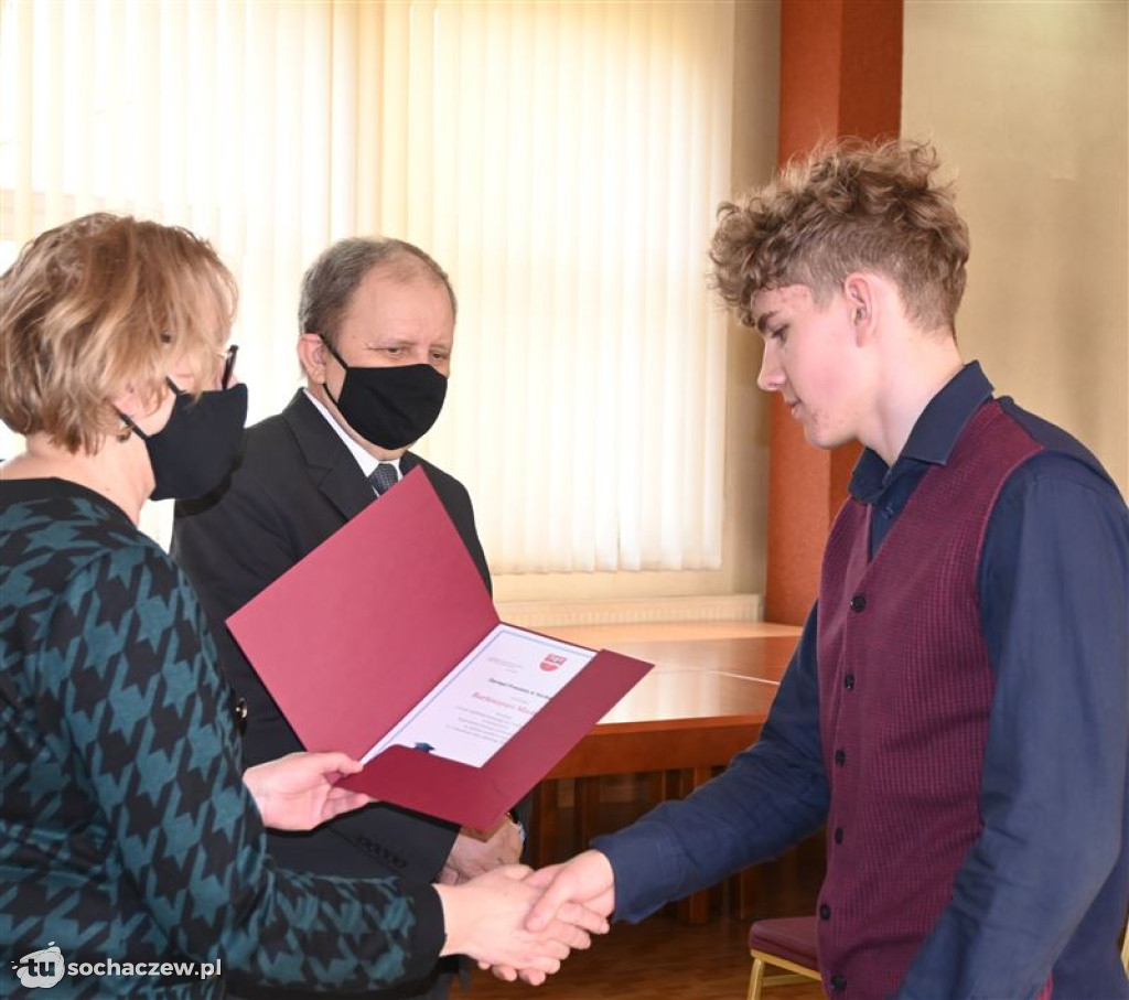 Stypendia starosty wręczone
