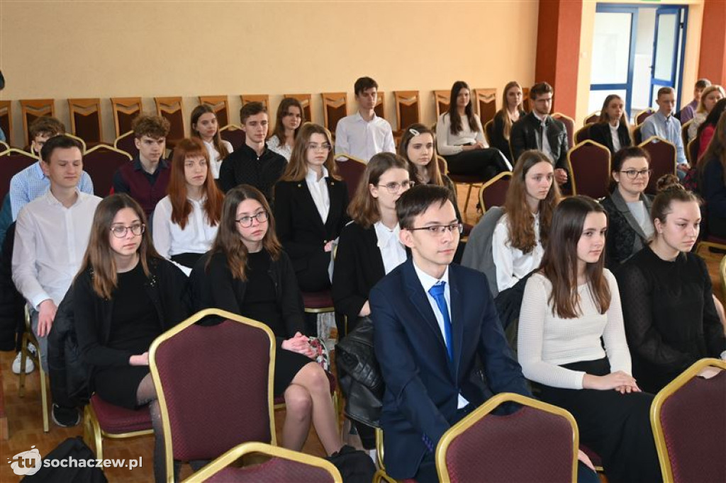 Stypendia starosty wręczone