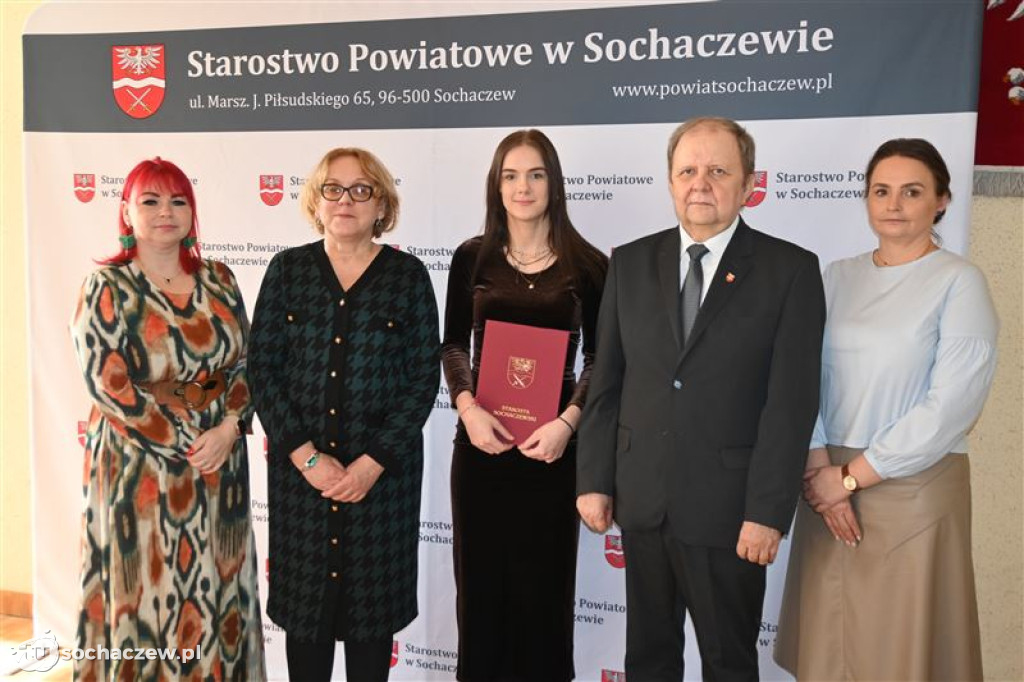 Stypendia starosty wręczone